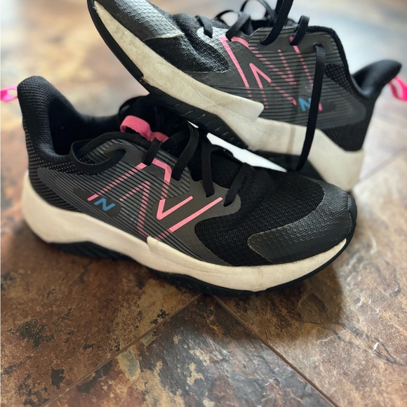 Youth Girls New Balance - Picture 3 of 3